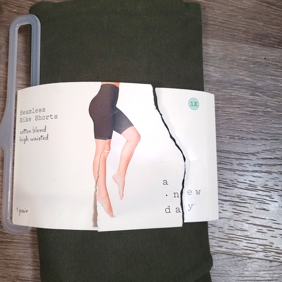 a new day Pants - 📌SOLD📌Seamless bike shorts